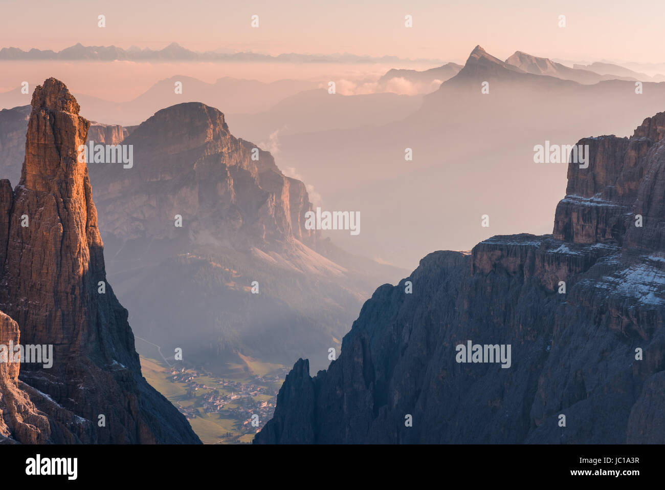 Blick auf Berge Sella Ronda Dolomiten Italien Stockfoto