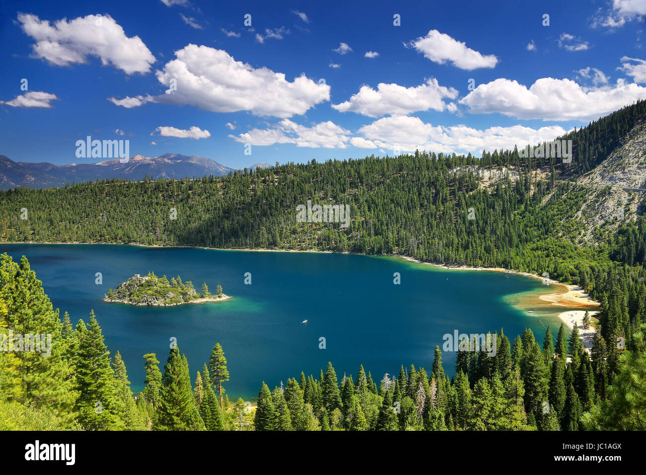 Fannette Island in Emerald Bay am Lake Tahoe, Kalifornien, USA. Lake Tahoe ist der größte alpine See in Nordamerika Stockfoto