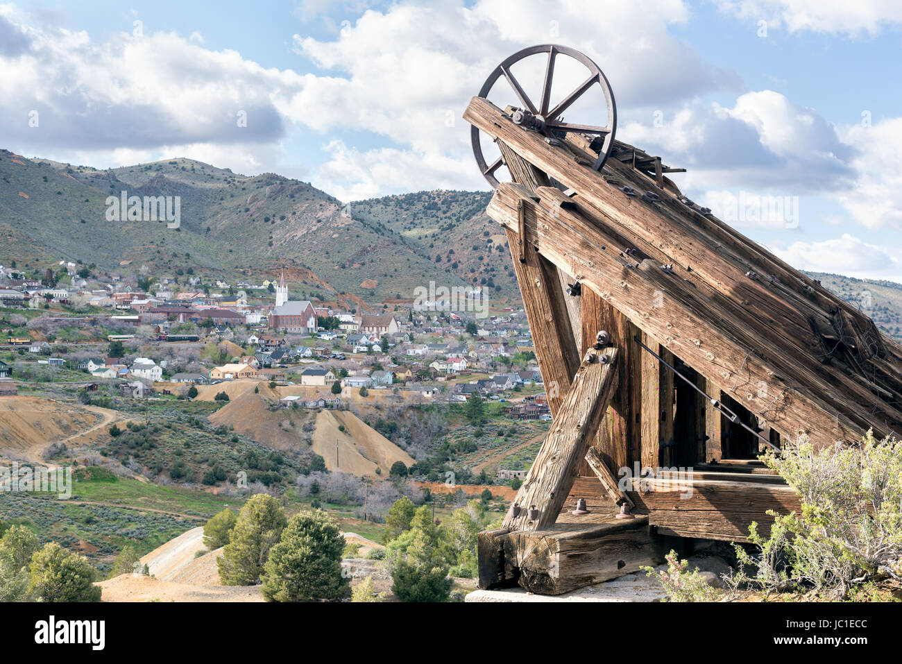 Fördergerüst des die das Kombination Wieliczka und die historischen Bergbaustadt Virginia City, Nevada. Stockfoto