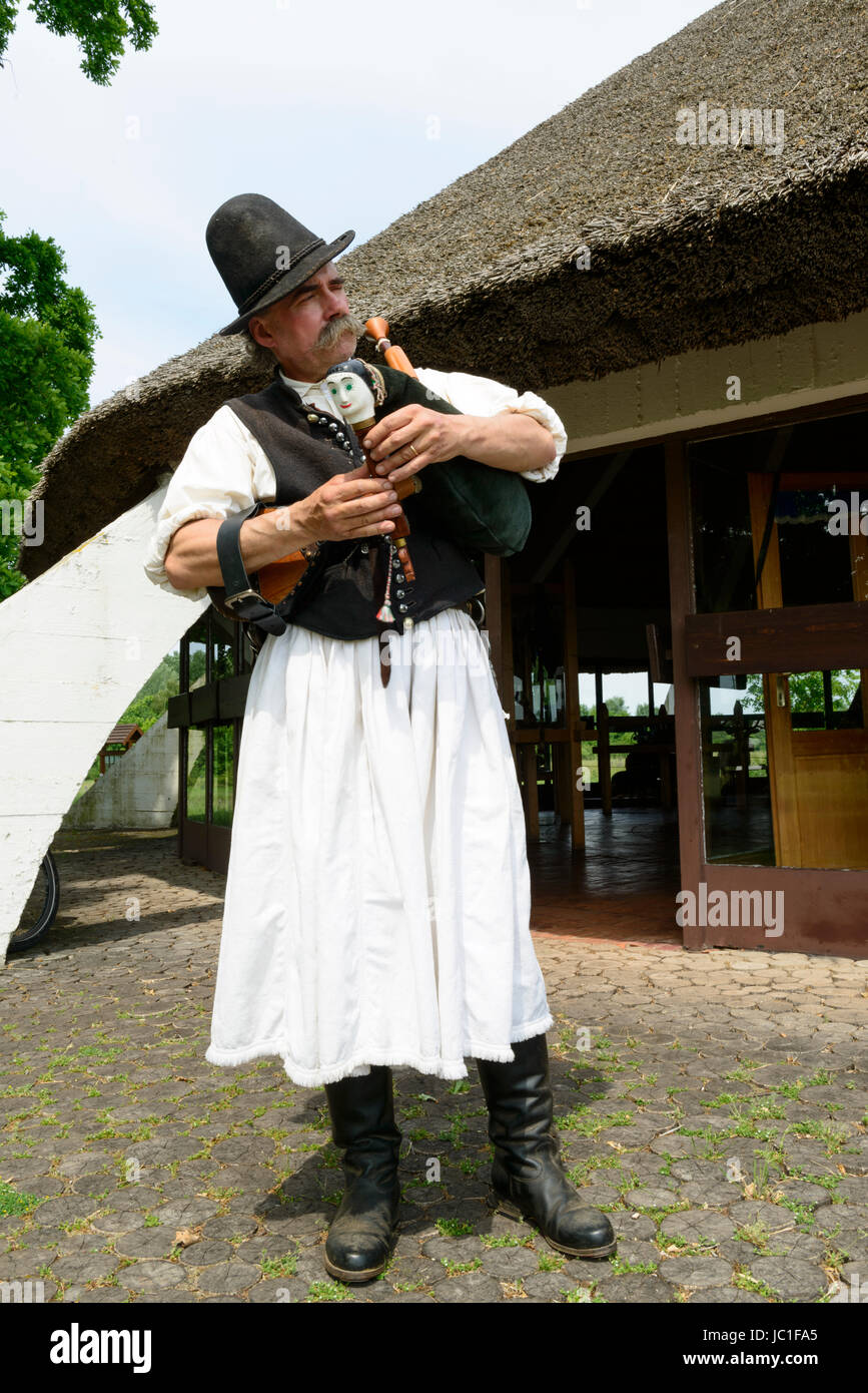 Ungarische Dudelsackpfeifer im Nationalpark Kleinkumanien. Ungarn Stockfoto