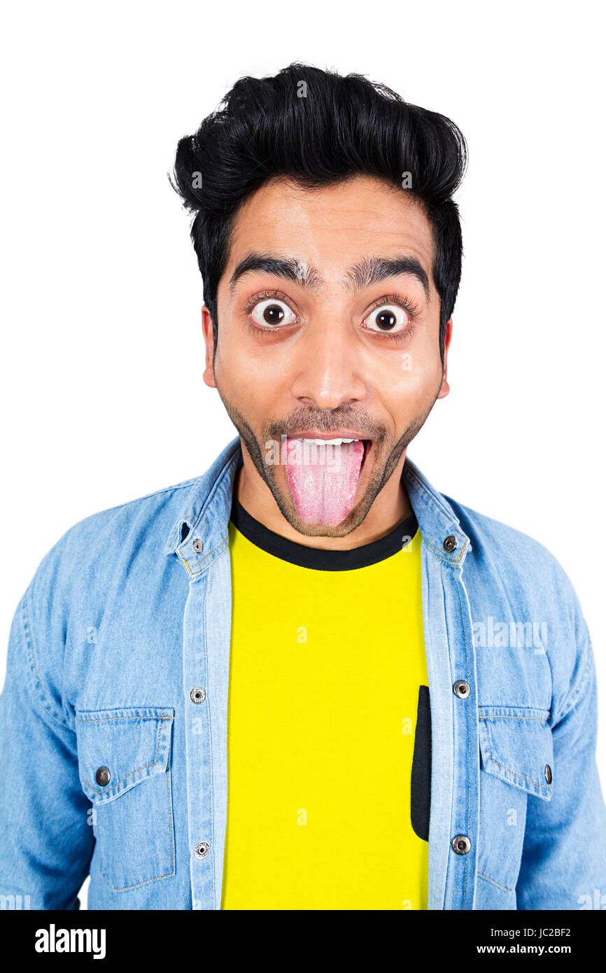 Junger Mann mokiert sich Necken zeigen Gesicht Zunge Stockfoto