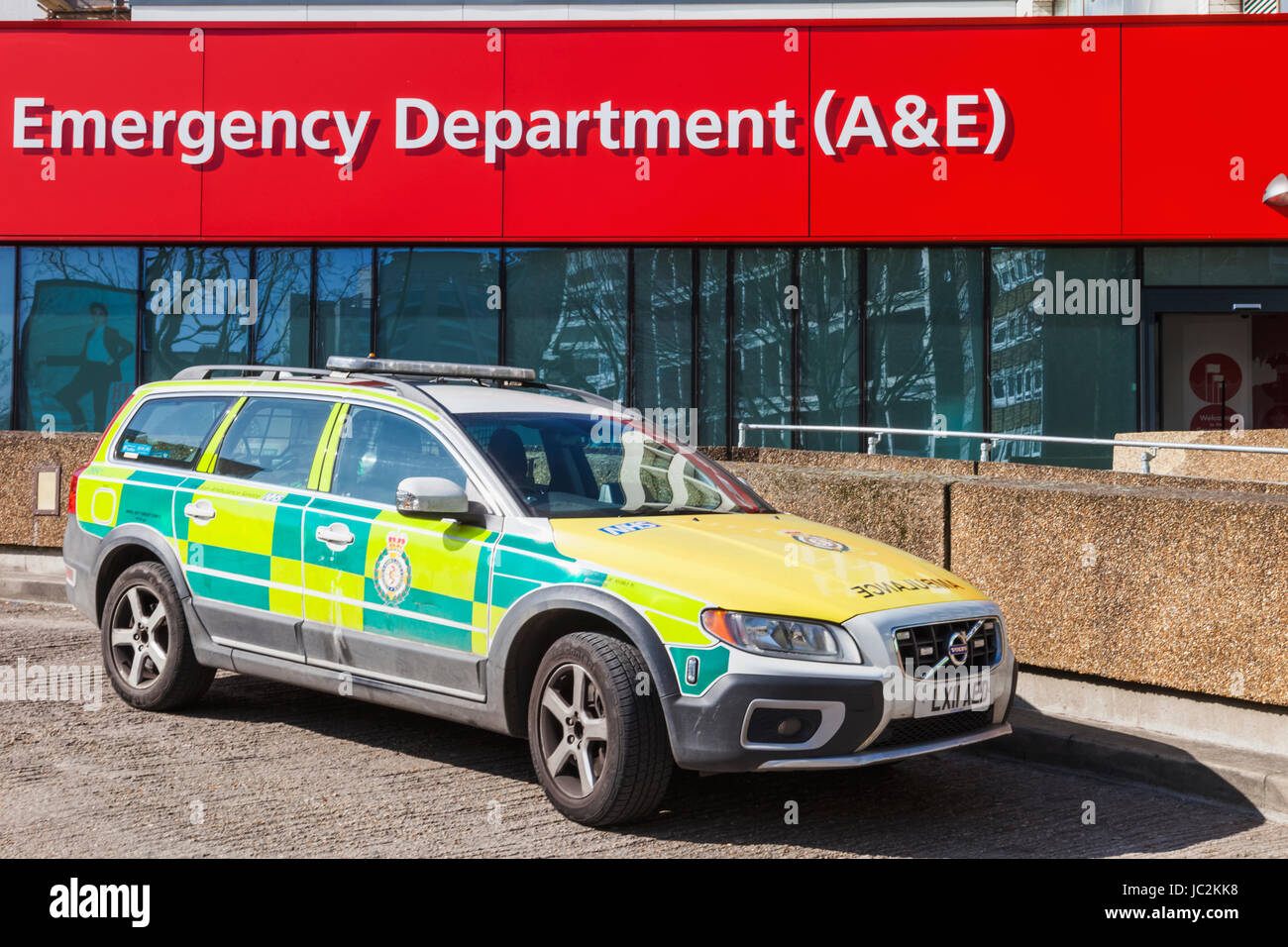 England, London, St.Thomas Krankenhaus, Unfall- und Rettungszeichen und Krankenwagen Stockfoto