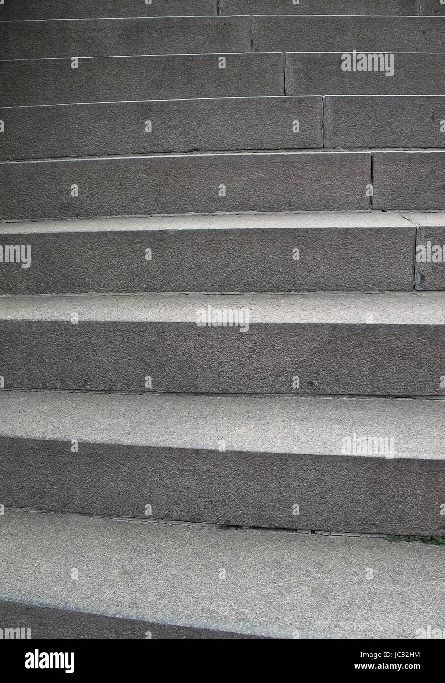 Schritte von einer steinernen Treppe hautnah. Stockfoto