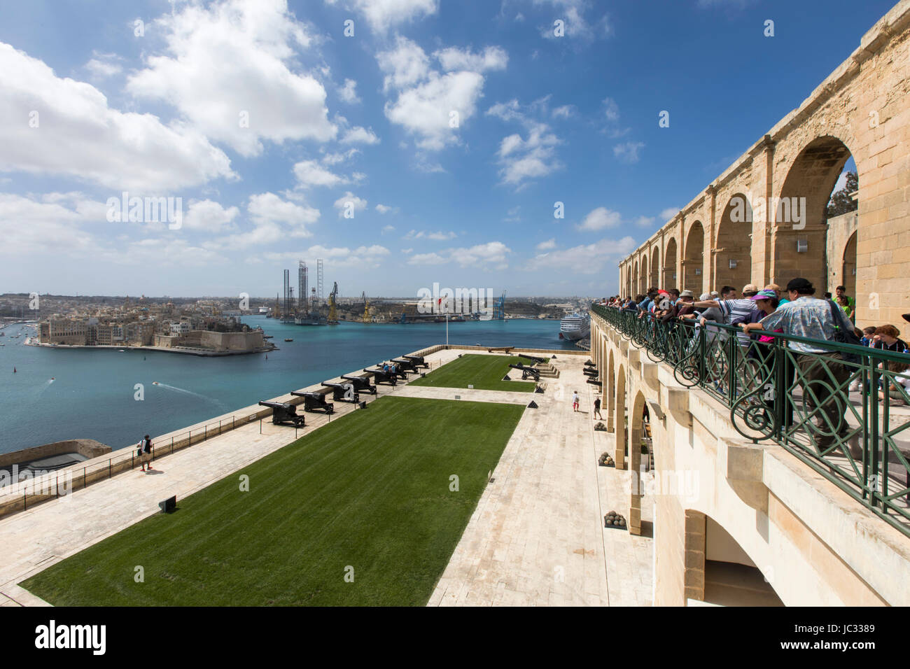 Malta, Grand Harbour in Valletta, Blick vom Upper Barrakka Gardens auf Birgu, Vittoriosa, drei-Städte, Geschütze der Batterie Grüßen, Stockfoto