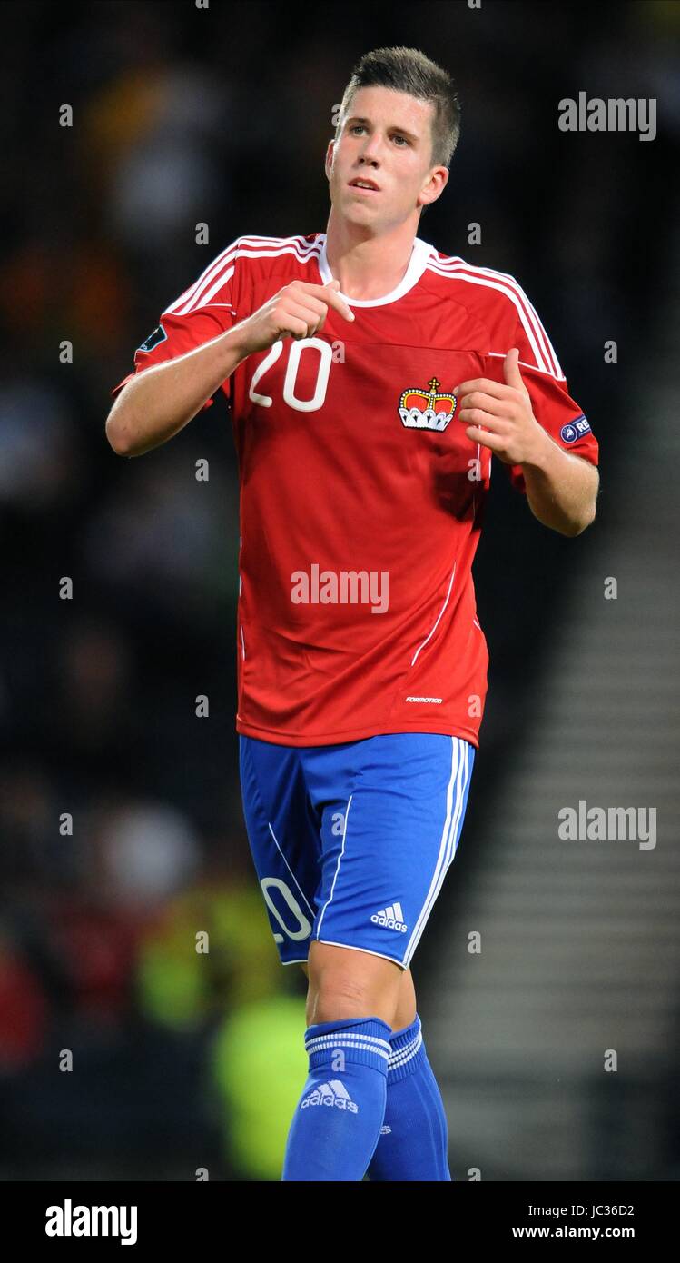 SANDRO WIESER liechtensteinischen FC BASEL LIECHTENSTEIN & FC BASEL HAMPDEN PARK GLASGOW Schottland 7. September 2010 Stockfoto
