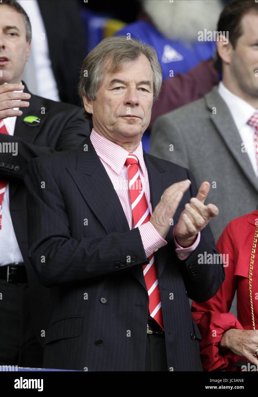 MARTIN BROUGHTON LIVERPOOL FOOTBALL CLUB Vorsitzender LIVERPOOL FC Vorsitzender GOODISON PARK LIVERPOOL ENGLAND 17. Oktober 2010 Stockfoto