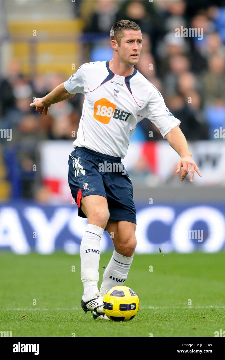 GARY CAHILL BOLTON WANDERERS FC BOLTON WANDERERS FC REEBOK STADIUM BOLTON ENGLAND 6. November 2010 Stockfoto