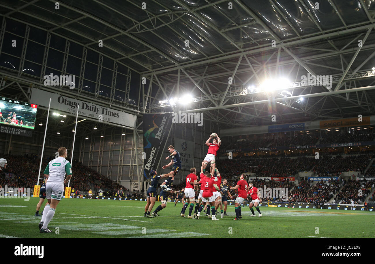 Britische und irische Löwen Iain Henderson gewinnt einen Lineout während der Tour-Match im Forsyth Barr Stadium, Dunedin. Stockfoto