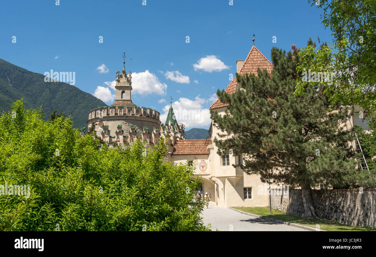 Kloster Neustift - die engelsburg begrüßt Sie im Haupthof der Abtei Südtirol - italien Stockfoto