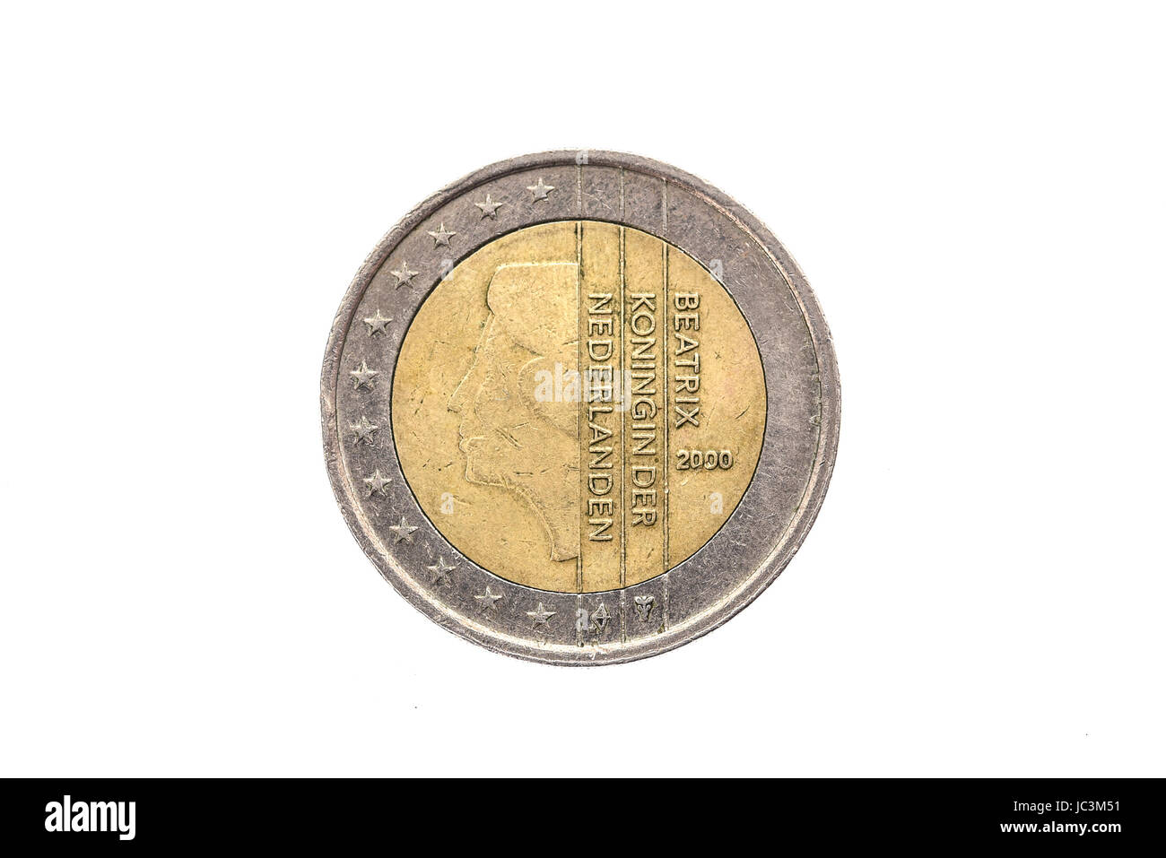 Altes verwendet und 2-Euro-Münze abgenutzt. Münze der europäischen Währung für 2 Euro, isoliert auf weiss. Bild in hoher Auflösung. Stockfoto