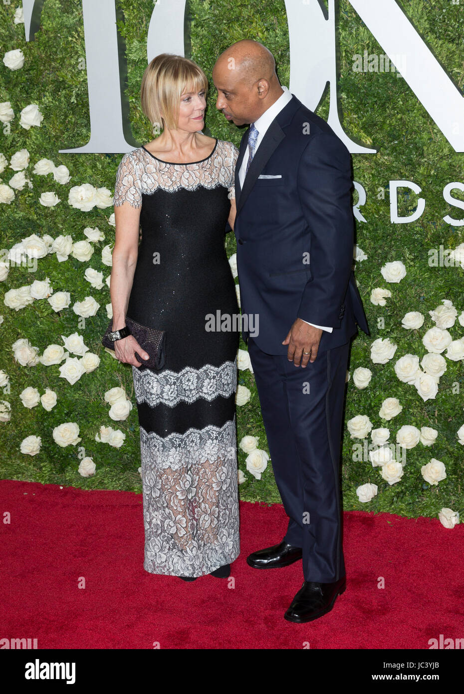 New York, NY USA - 11. Juni 2017: Jeannie Santiago und Ruben Santiago-Hudson Tony Awards 2017 in der Radio City Music Hall zu besuchen Stockfoto