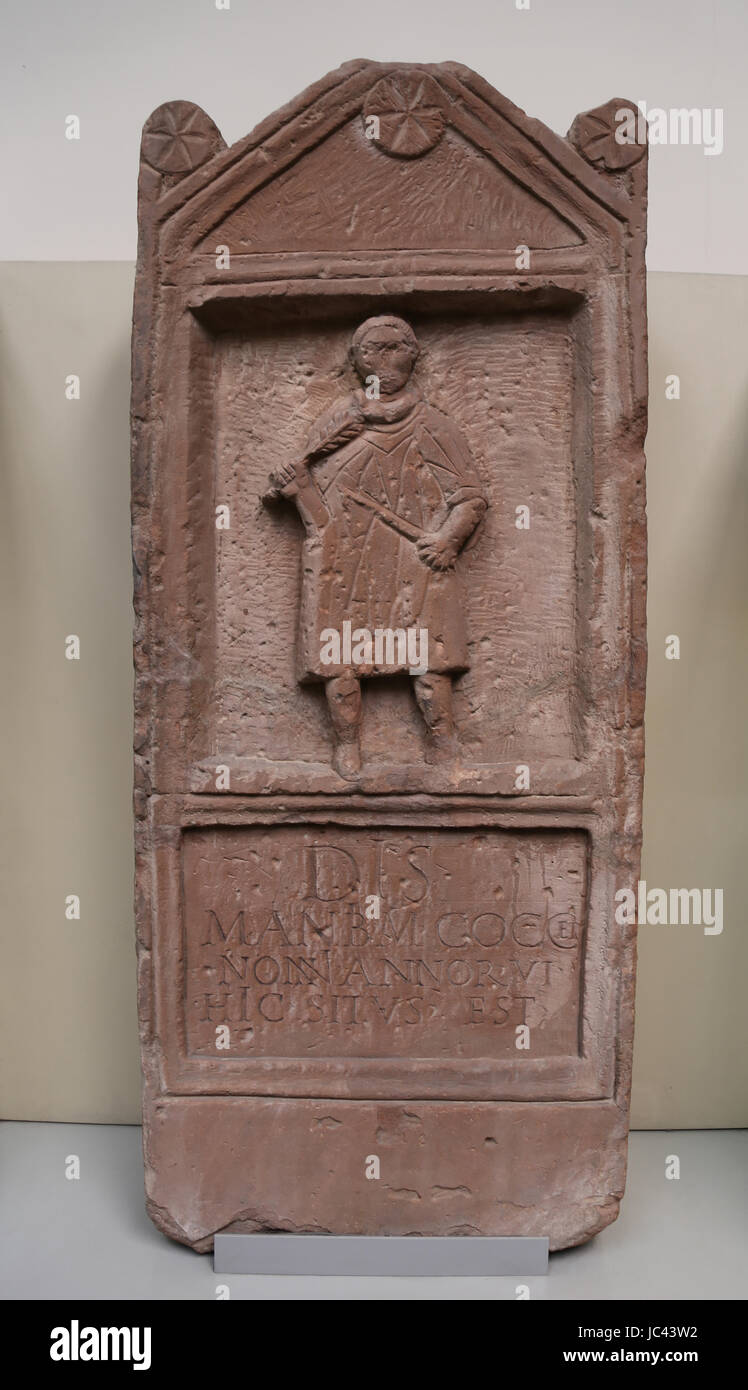 Sandstein-Grabstein von Marcus Cocceius Nonnus, im Alter von sechs. Roman, über AD. 96-98. römisches Kastell in Penrith, Cumbria, England. British Museum. Stockfoto