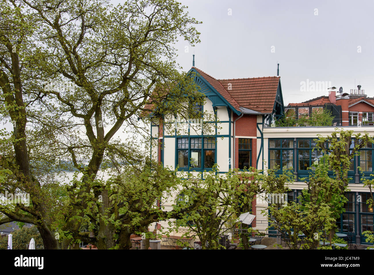 Blick auf den Fluss Elbe vom Restaurant Hauser Süllberg, Süllbergsterrasse 12, Hamburg-Blankenese, Deutschland, Europa Stockfoto