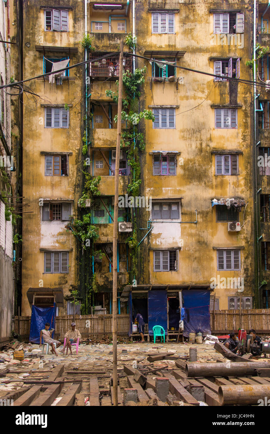 Yangon, Myanmar. Bauherren und Bauarbeiten. Stockfoto