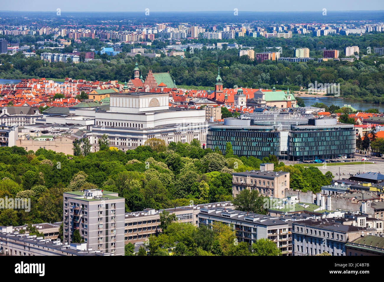 Polen, Warschau, Hauptstadt Stadtbild mit erhöhten Blick auf Sächsischen Garten in Richtung Nationaltheater und Altstadt Stockfoto