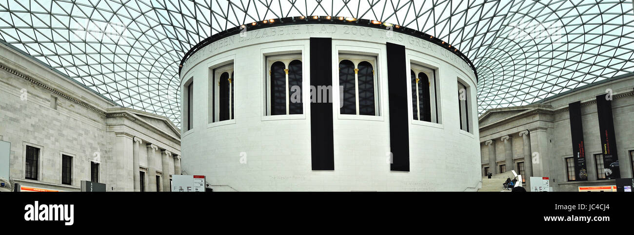 Der Great Court des British Museum, entworfen von Architekt Lord Norman Foster - Panoramablick Stockfoto
