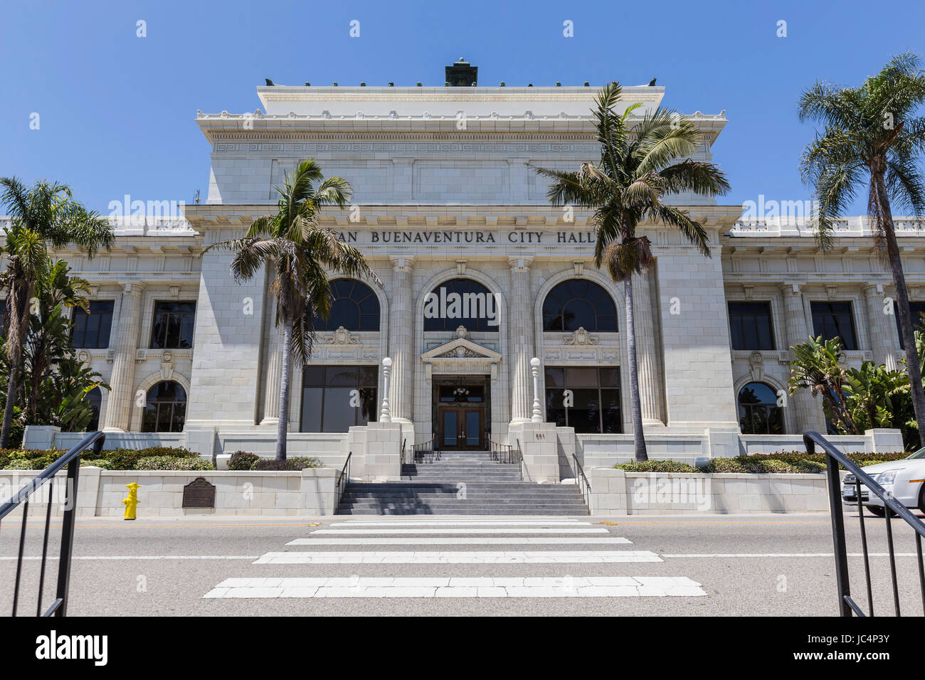 Ventura, Kalifornien, USA - 11. Juni 2017: Vordere Fassade des historischen Ventura Rathauses Gebäude in Südkalifornien. Stockfoto