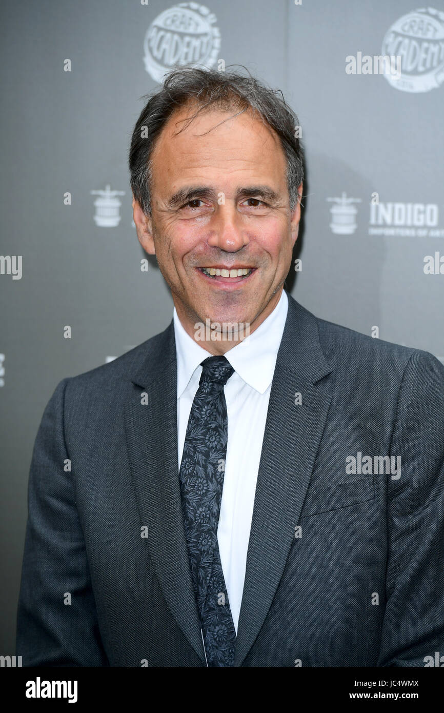 Anthony Horowitz Ankunft in die Sommer-Party-199 für The Old Vic statt in der Brauerei, London. PRESSEVERBAND Foto. Bild Datum: Dienstag, 13. Juni 2017. Bildnachweis sollte lauten: Ian West/PA Wire Stockfoto