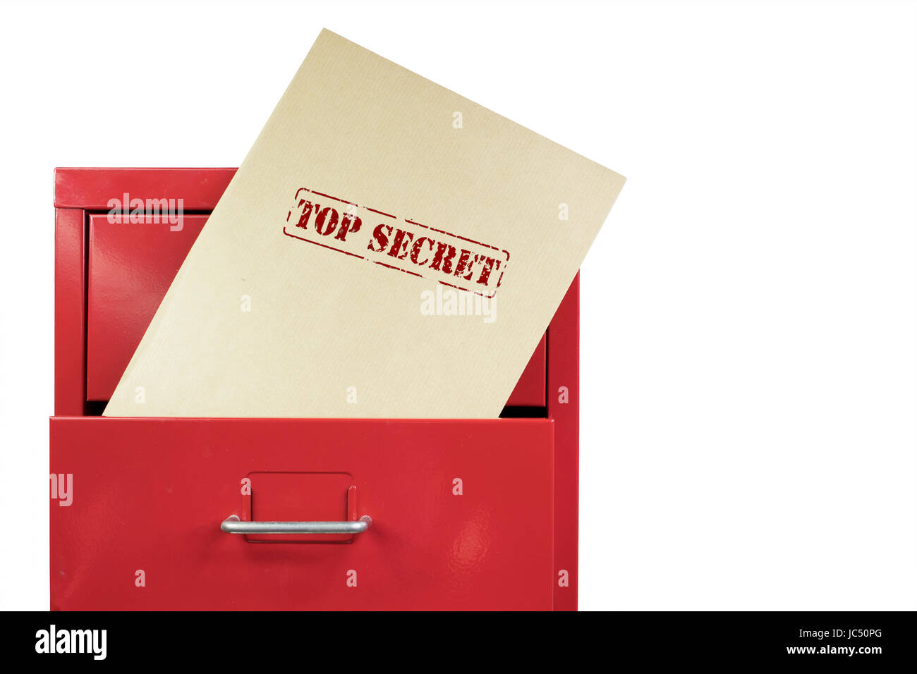 Streng geheim umhüllen in einem roten Aktenschrank über einen weißen Hintergrund. Stockfoto