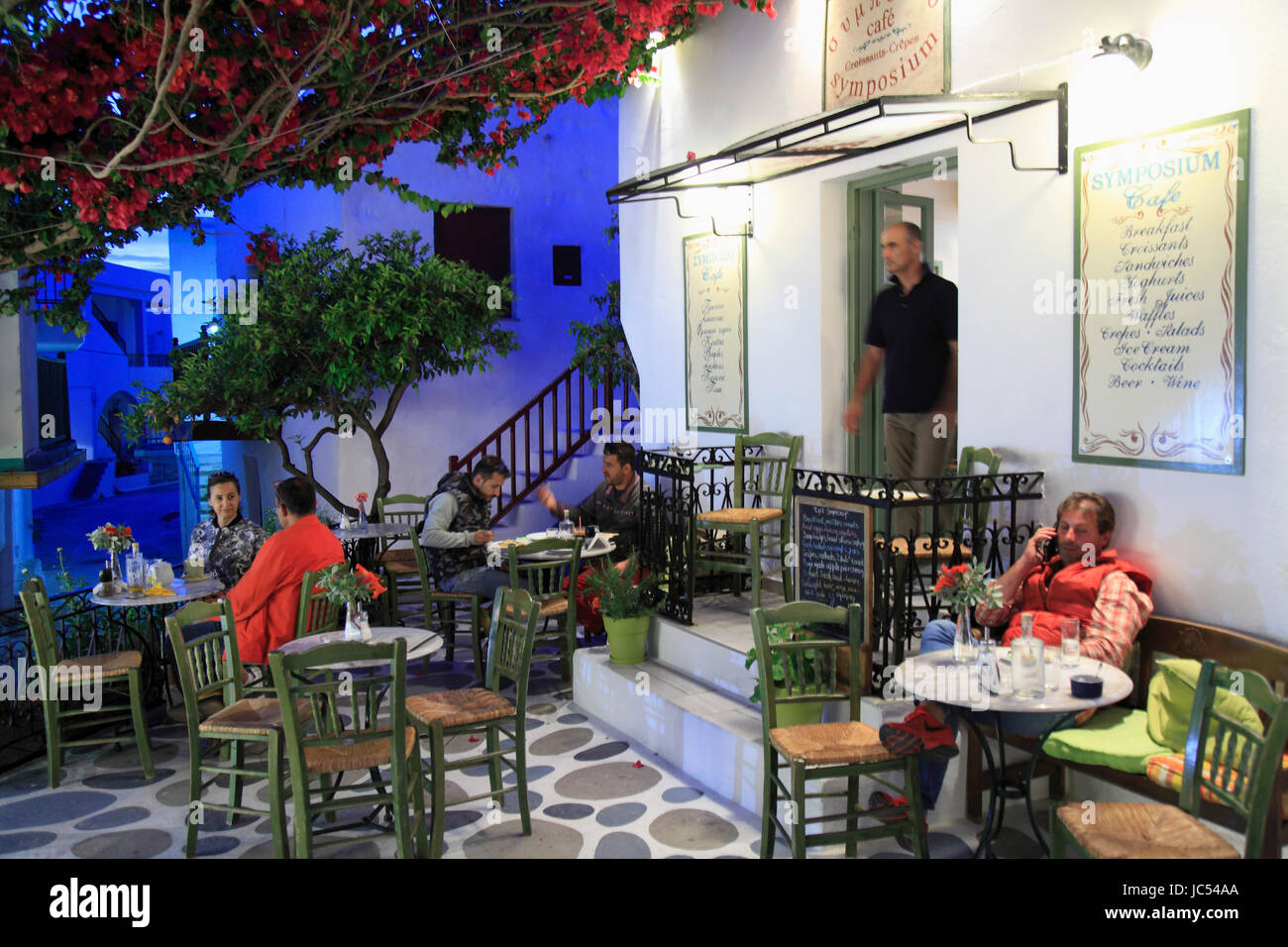 Griechenland, Cyclades, Paros, Parikia, Restaurant, Personen, Stockfoto
