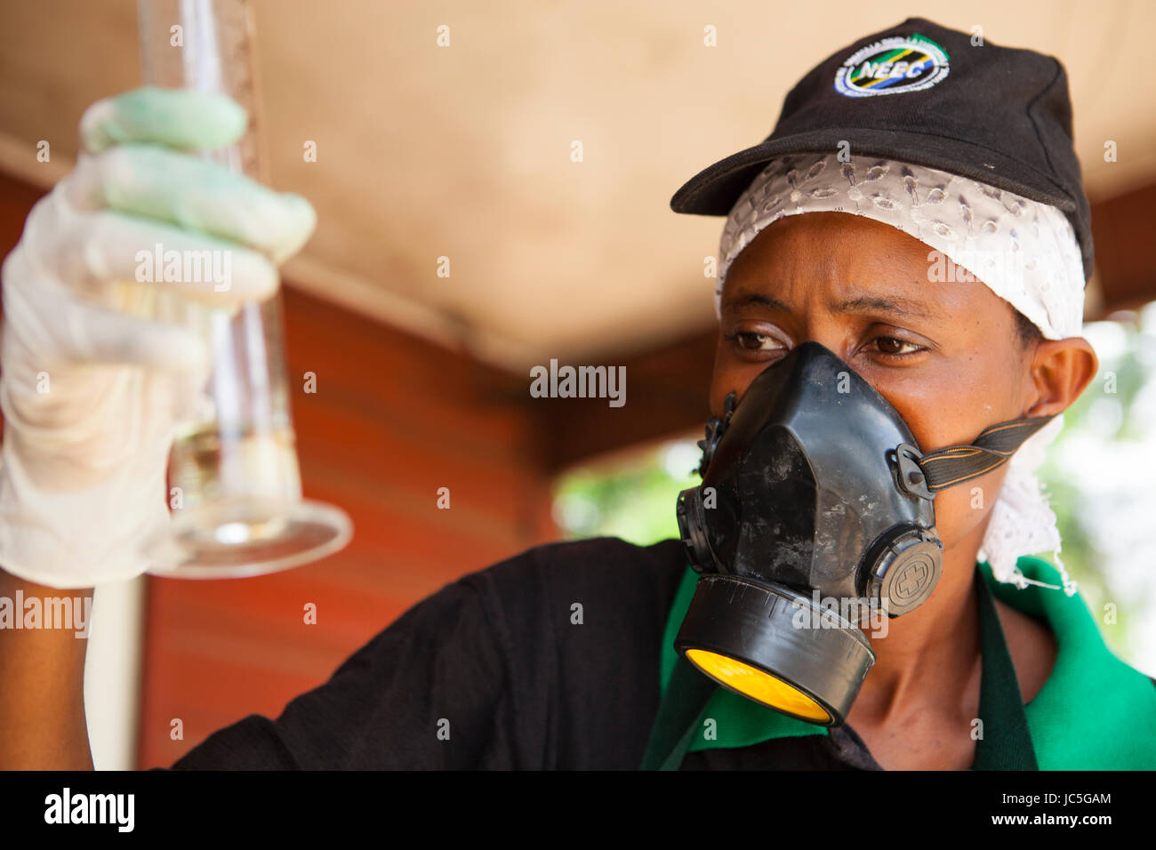 Weibliche Small Business Owner, Reinigungsmittel, Tansania, Afrika Stockfoto