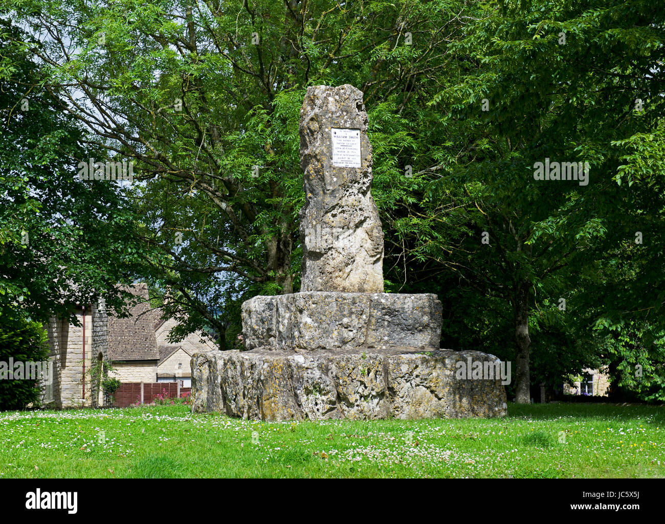 Denkmal für William Smith, "der Vater der britischen Geologie", im Dorf von Churchill, Oxfordshire, England UK Stockfoto