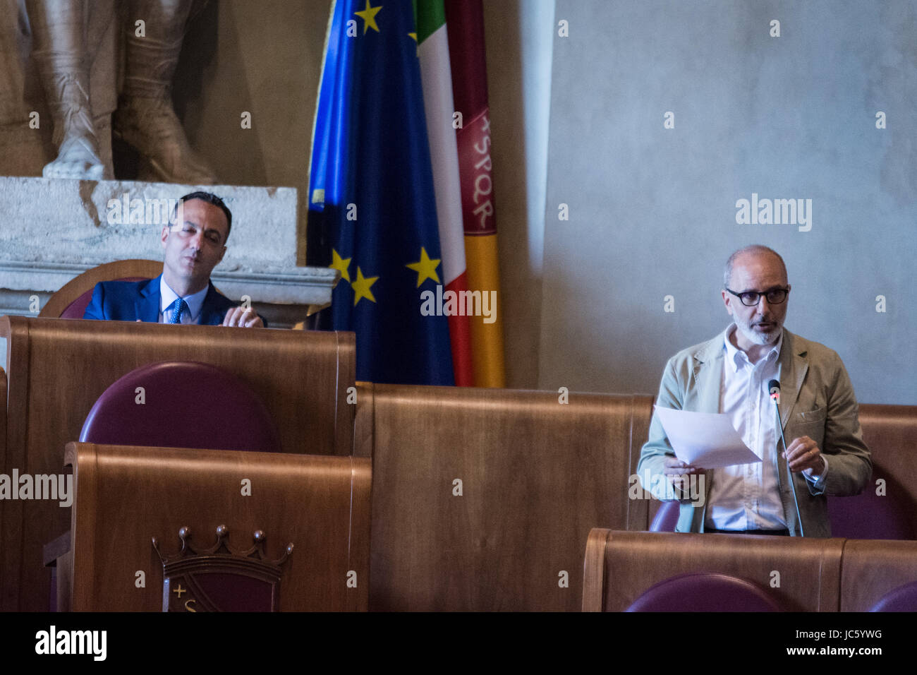 Rom, Italien. 13. Juni 2017. Marcello De Vito und Luca Montuori während der Gemeinderat das öffentliche Interesse des Stadions am Tor di Valle. Bildnachweis: Andrea Ronchini/Pacific Press/Alamy Live-Nachrichten Stockfoto