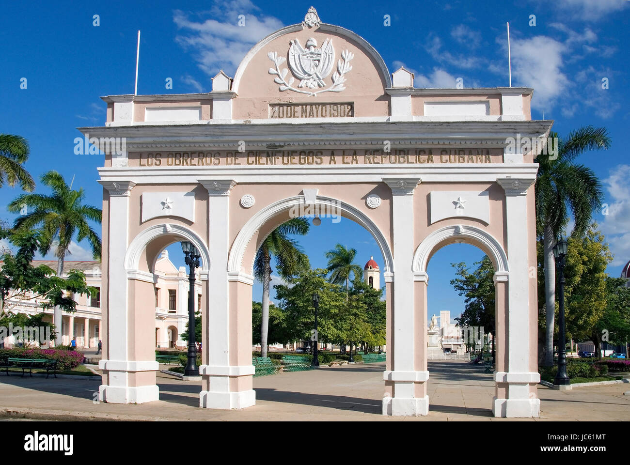 Kuba, Karibik, Cienfuegos, UNESCO-Weltkulturerbe, in den Parque Jose Marti, triumphalen Kurve in Erinnerung an die Republik-Stiftung in 190 Stockfoto