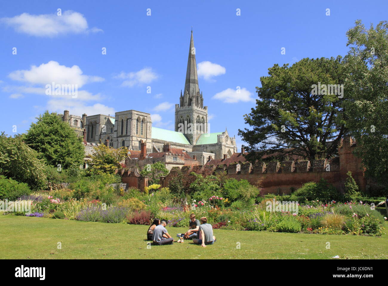 Des Bischofs Schlossgarten, Chichester Cathedral, Chichester, West Sussex, England, Großbritannien, Vereinigtes Königreich, UK, Europa Stockfoto