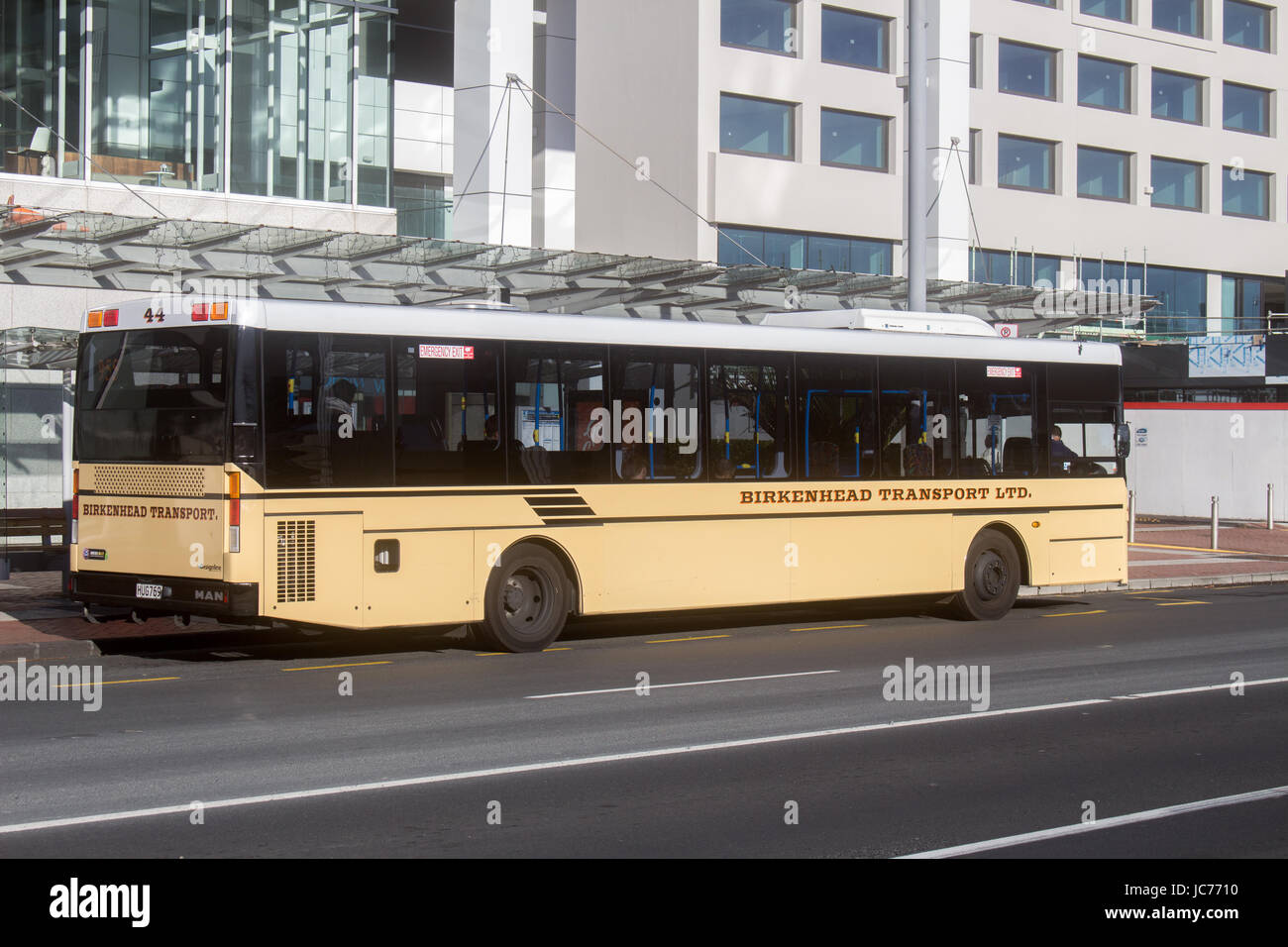 Birkenhead Transport NEOPLAN Bus auf Quay StreetAUckland