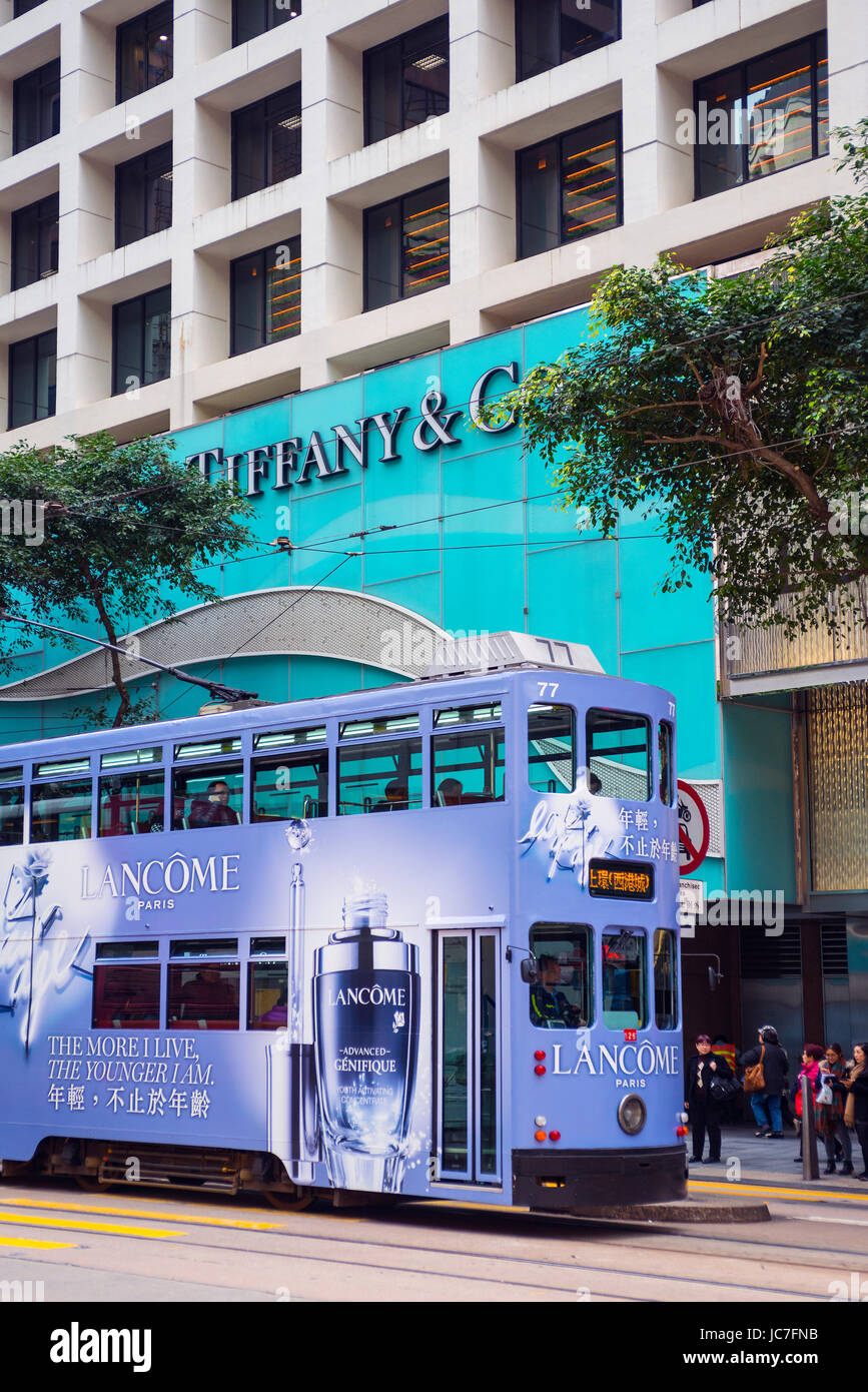 Traditionelle Hong Kong Straßenbahn- und Tiffany Store, Hong Kong Stockfoto
