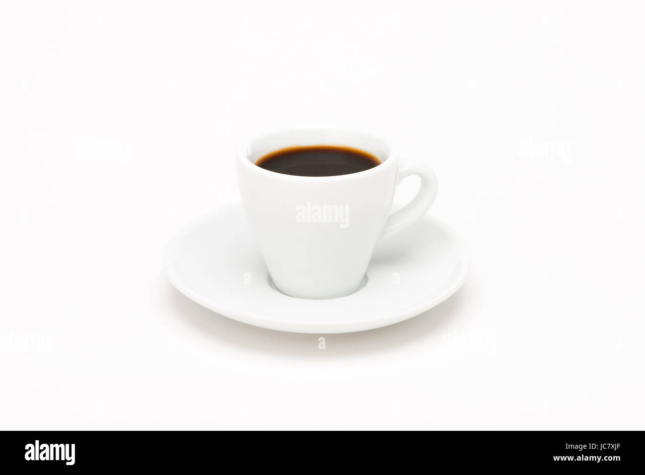 Tasse Kaffee auf weißem Hintergrund Stockfoto