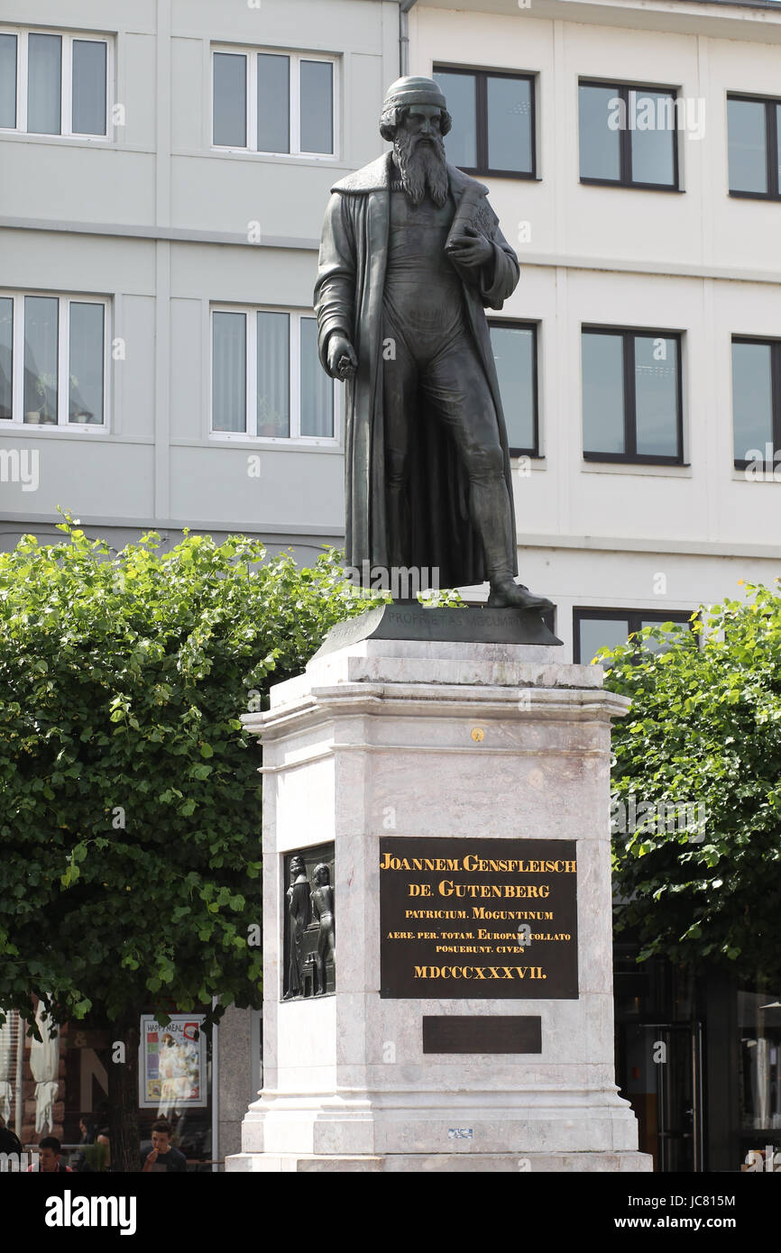 Statue von Johannes Gutenberg am Gutenberg Platz in Mainz, Deutschland. Stockfoto