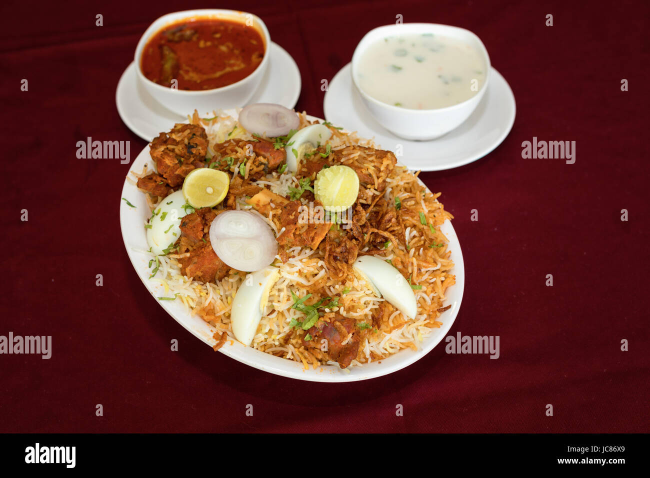 Hyderabadi biryani ist eine Form der biryani, von Hyderabad, Indien. Es in Form von kachay gosht Ki biryani und dum Ki biryani vorbereitet ist. Stockfoto