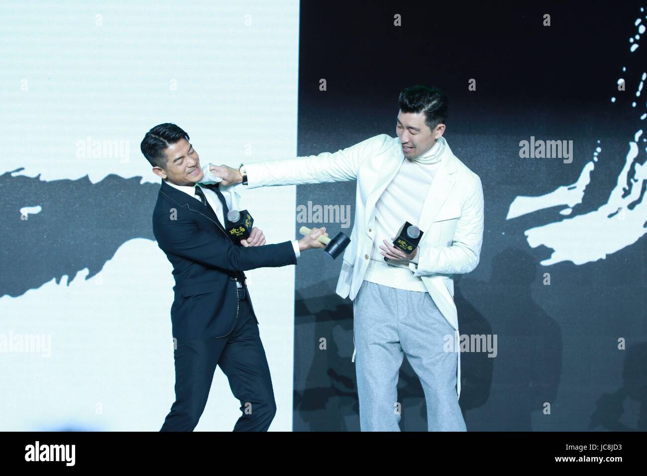 Peking, China. 13. Juni 2017. Aaron Kwok besucht die Pressekonferenz von seinem neuen Gangsterfilm Frieden Breaker in Peking am 13. Juni 2017. (Foto von TPG) Bildnachweis: TopPhoto/Alamy Live-Nachrichten Stockfoto