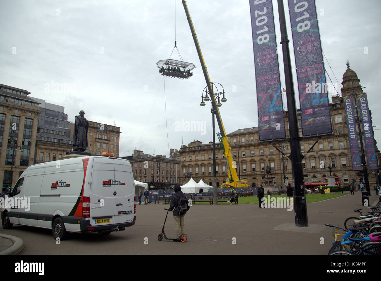 Glasgow, Schottland. 14. Juni 2017. Das "fliegende Restaurant" wurde heute in George Square von den Ereignissen in der Sky-Gesellschaft eingerichtet. Glasgower werden in den Himmel, Kuchen essen können wie die besten Restaurants der Stadt Mahlzeiten für Gäste, die hoch über der Stadt für die nächste Woche schwebende dienen. Kredit Gerard Fähre/Alamy Live-Nachrichten Stockfoto