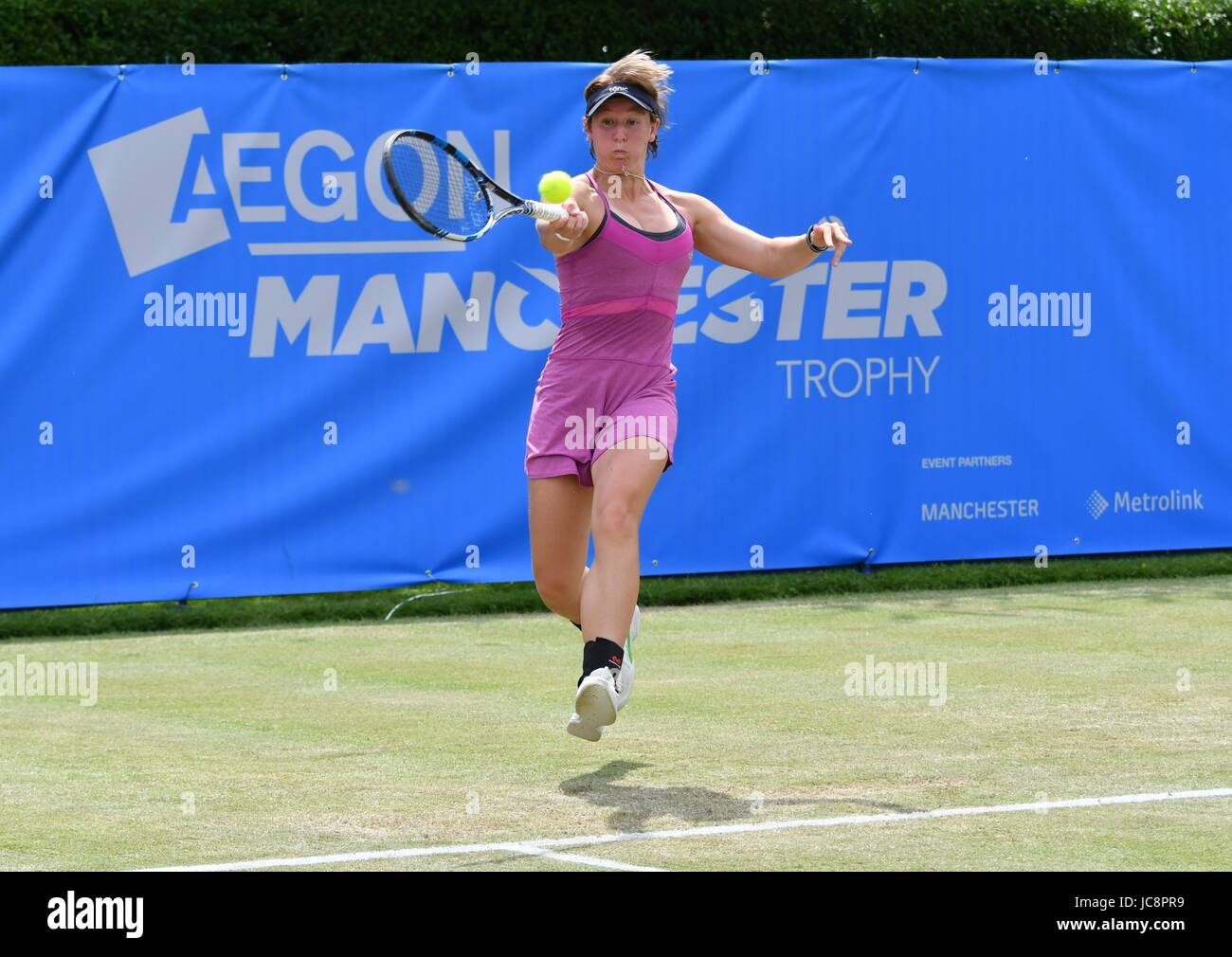 Manchester, Großbritannien. 14 Juni, 2017. An-Sophie Mestach (Belgien) in Aktion während Ihrer 3-6, 3-6 Niederlage von Alison Van Uytvanck (Belgien), der dritte Samen, in der ersten Runde der Aegon Manchester Trophäe am nördlichen Tennis und Squash Club, West Didsbury, Manchester. Quelle: John Fryer/Alamy leben Nachrichten Stockfoto