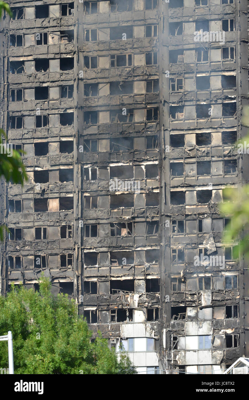 London, UK. 14. Juni 2017. Das Grenfell Turm Feuer Credit: Matthew Chattle/Alamy Live News Stockfoto