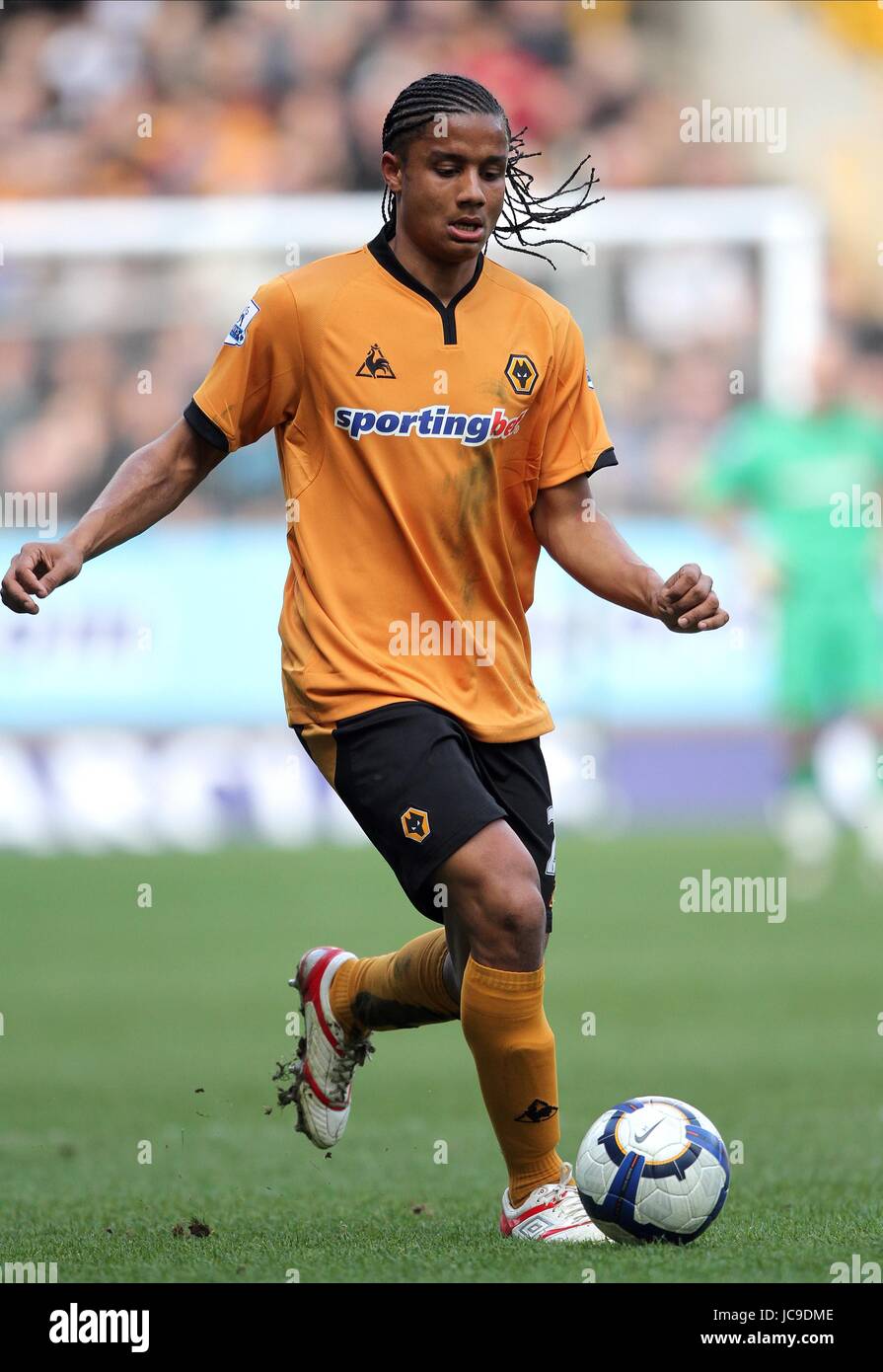 MICHAEL MANCIENNE WOLVERHAMPTON WANDERERS FC MOLINEUX STADIUM WOLVERHAMPTON ENGLAND 27. März 2010 Stockfoto