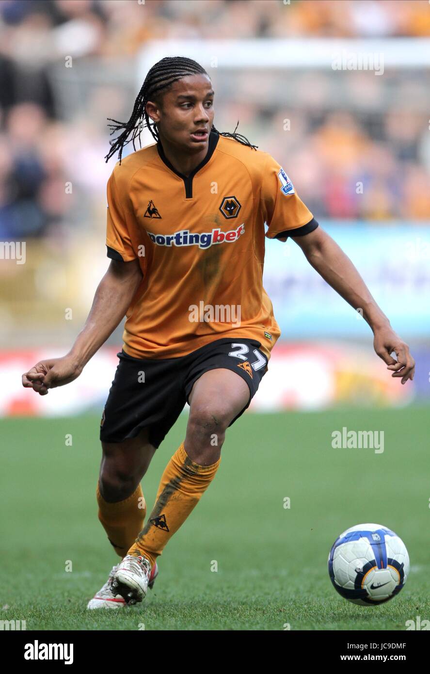 MICHAEL MANCIENNE WOLVERHAMPTON WANDERERS FC MOLINEUX STADIUM WOLVERHAMPTON ENGLAND 27. März 2010 Stockfoto