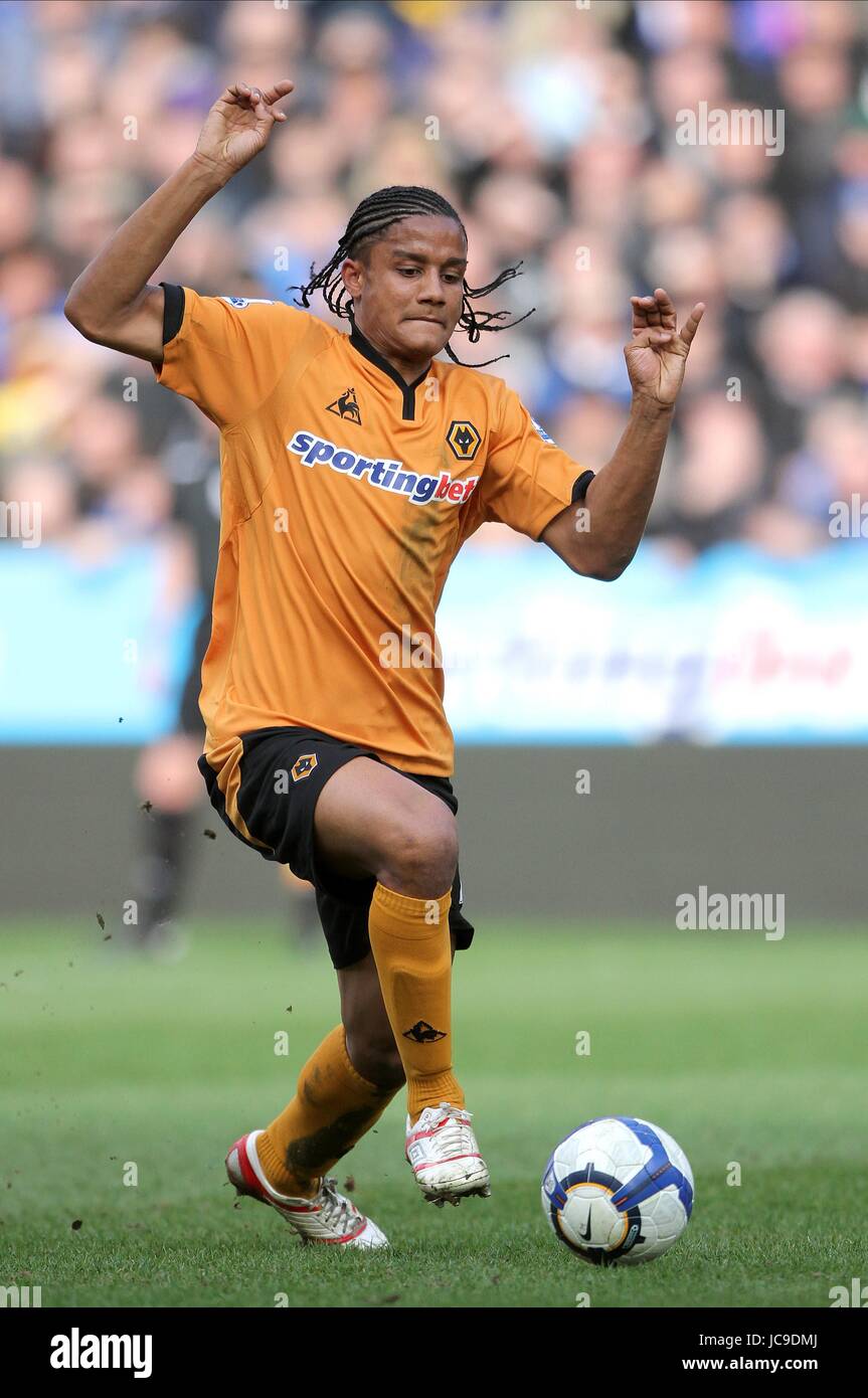 MICHAEL MANCIENNE WOLVERHAMPTON WANDERERS FC MOLINEUX STADIUM WOLVERHAMPTON ENGLAND 27. März 2010 Stockfoto