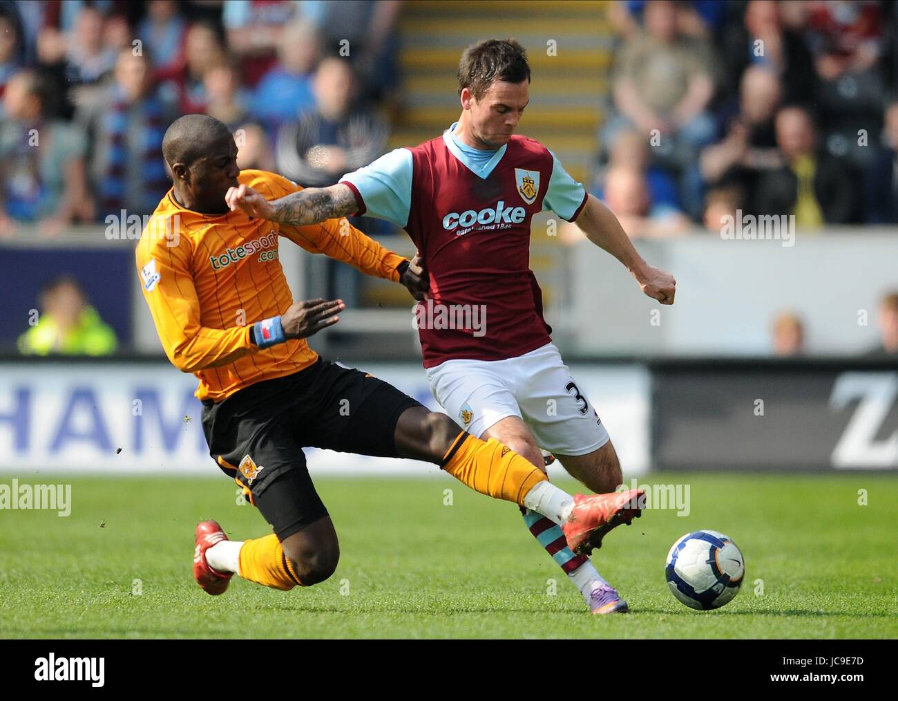 JOZY ALTIDORE & DANIEL FOX HULL CITY V BURNLEY KC STADIUM HULL ENGLAND 10. April 2010 Stockfoto