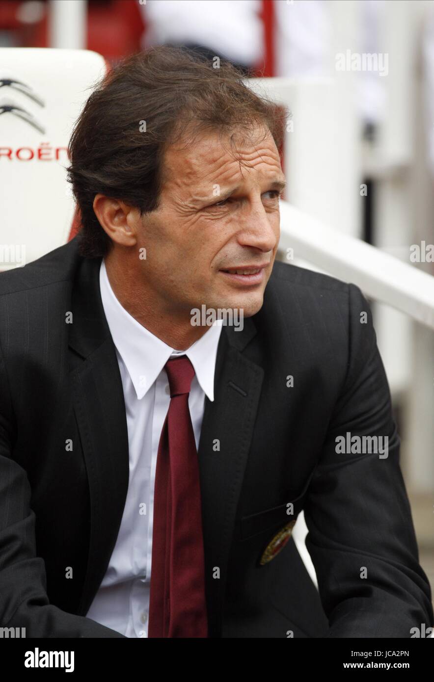 MASSIMILIANO ALLEGRI AC Mailand Trainer AC MILAN-Trainer EMIRATES Stadion LONDON ENGLAND 31. Juli 2010 Stockfoto