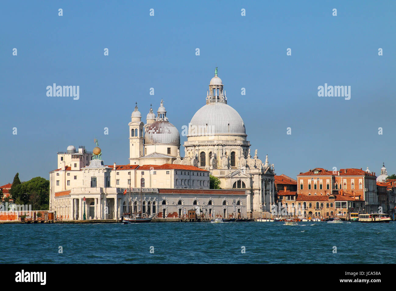 Basilica di Santa Maria della Salute auf Punta della Dogana in Venedig, Italien. Diese Kirche wurde von Venedigs Pest Überlebenden als Dank für sa Stockfoto