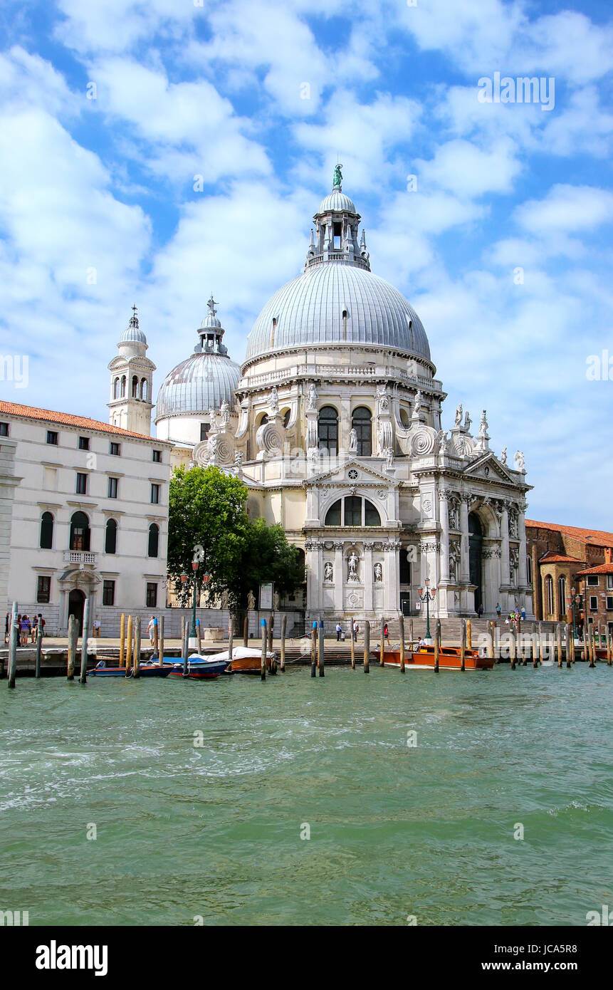 Basilica di Santa Maria della Salute auf Punta della Dogana in Venedig, Italien. Diese Kirche wurde von Venedigs Pest Überlebenden als Dank für sa Stockfoto