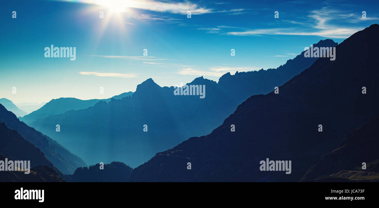 Alpen Berge Silhouetten Sommer panorama Stockfoto