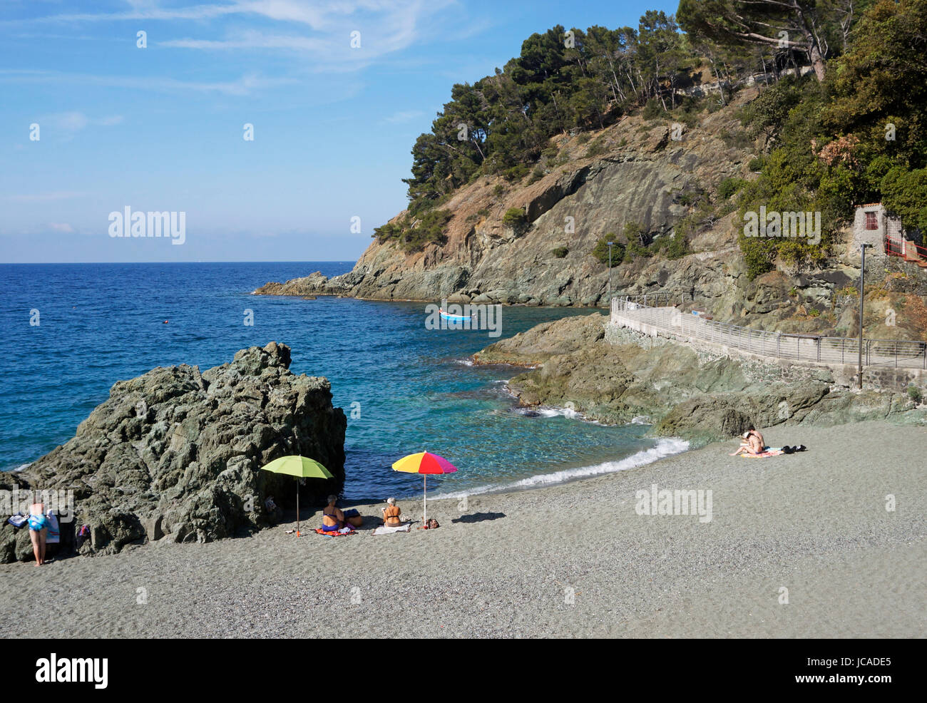 Ein Strand in Bonassola, riviera di levante, Nationalpark Cinque Terre, Ligurien, Italien Stockfoto