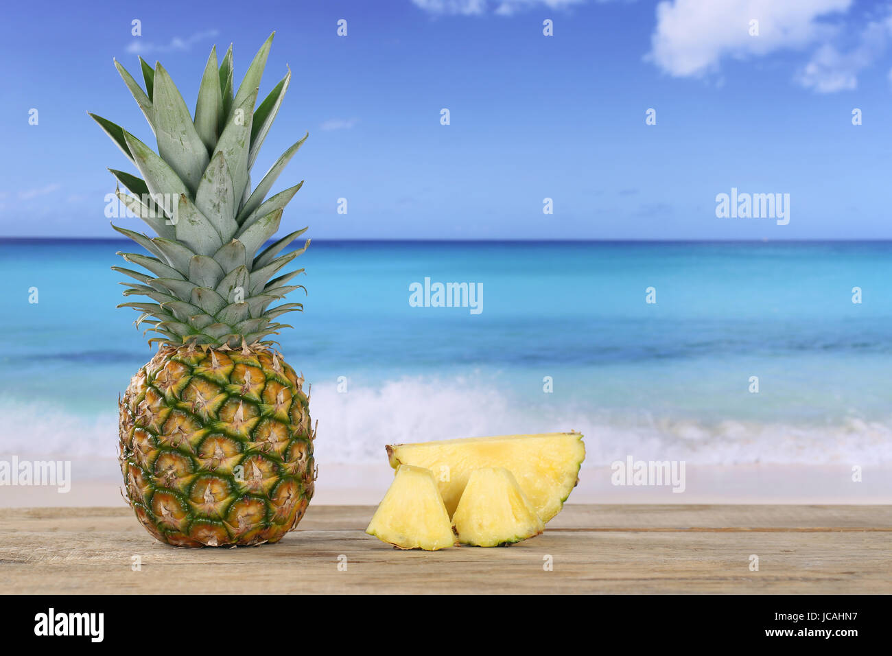 Ananas Frucht Im Sommer bin Meer Und Strand Stockfoto