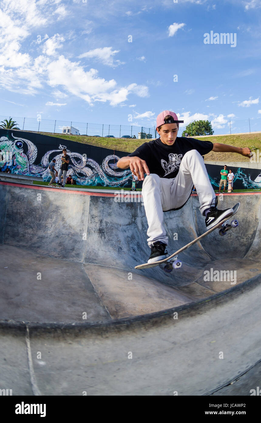 ERICEIRA, PORTUGAL - 7. September 2014: Tiago Pinto bei der internationalen Skate-Demo DC Initialen Tour. Stockfoto