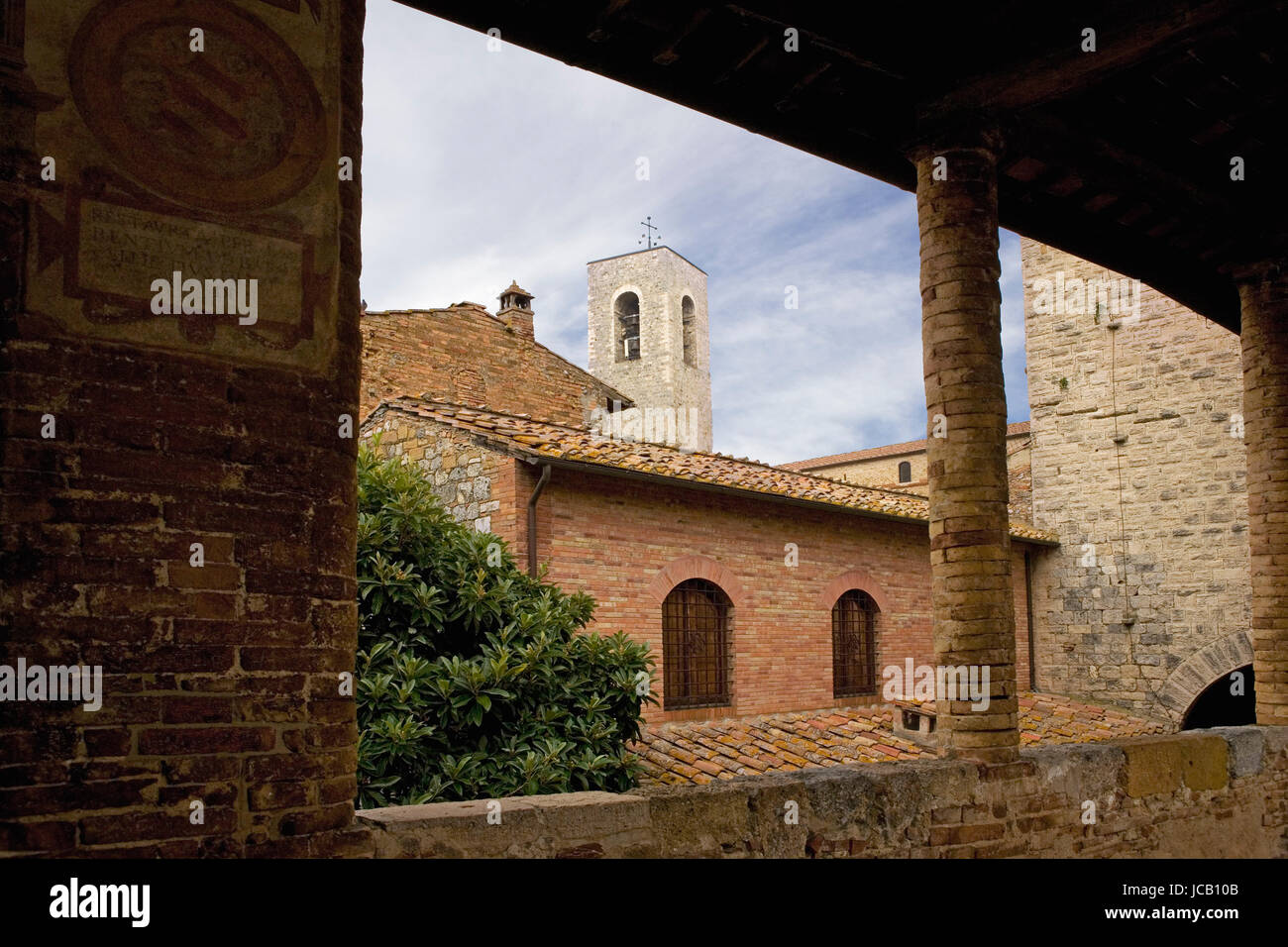Blick von der Loggia in den Palazzo del Popolo, San Gimignano, Toskana, Italien Stockfoto